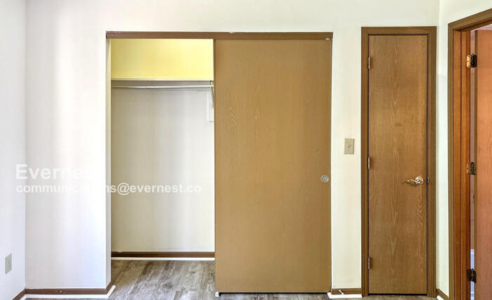 Building Photo - 2705 Greystone Dr