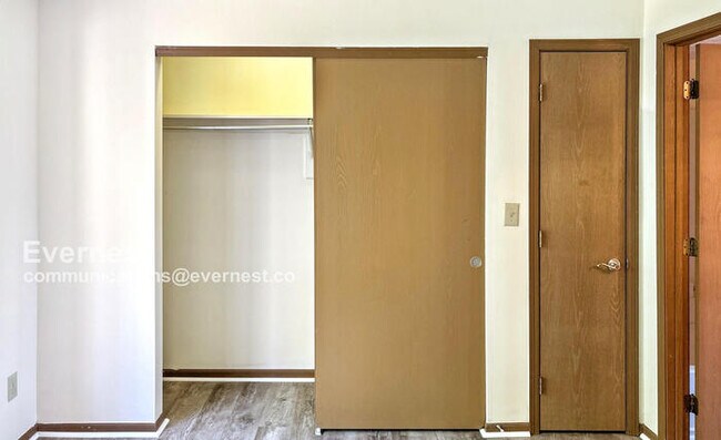 Building Photo - 2-Bedroom Condo with Laundry Hookups / Pet-Friendly / Available Now!