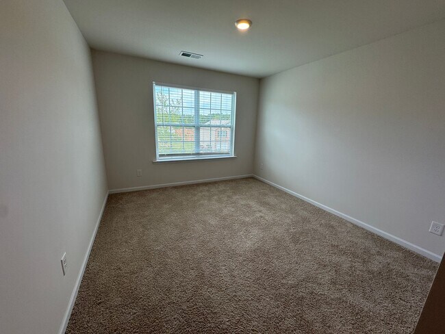 Building Photo - Move-in Ready with **Move-in Special** $25...