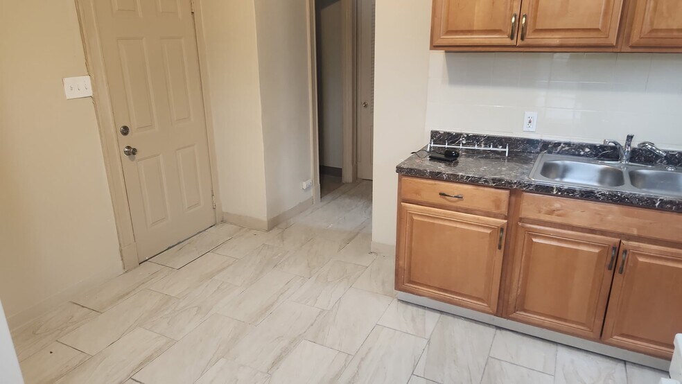 Building Photo - 6312 Cates Ave