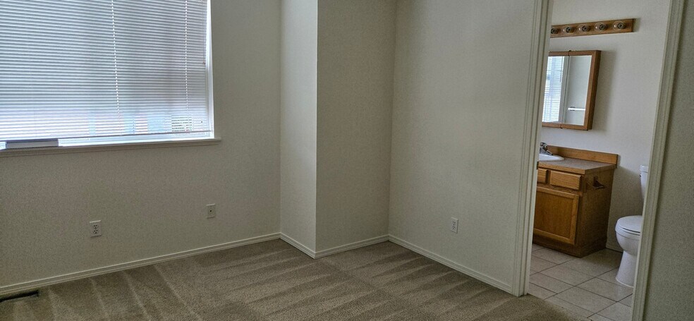 Building Photo - 620 SW 155th St