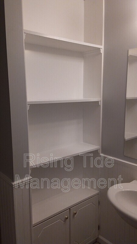 Building Photo - 948 Hickory Dr