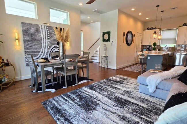 Building Photo - 5342 Donovan Gdns Ln