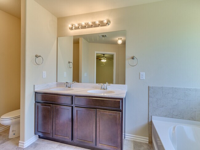 Building Photo - 4 Bedrooms/2 Baths in Falling Springs Addition - Deer Creek Schools - Community Pool