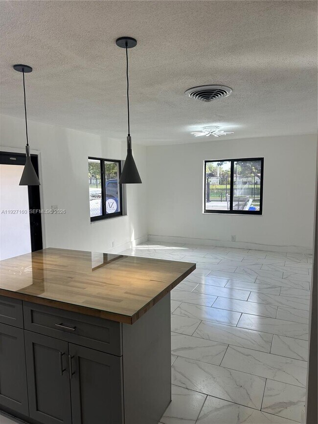 Building Photo - 220 SW 8th Ave