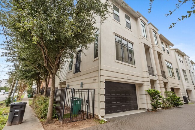 Building Photo - 5729 Larkin St