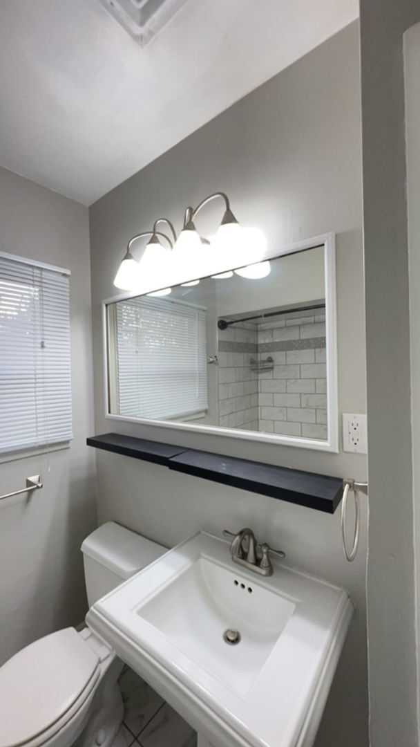 Building Photo - Large 4 Bedroom Orchards Home with private...