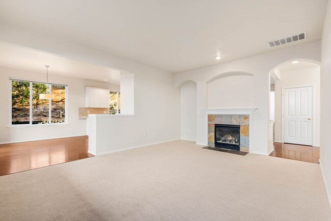 Building Photo - 824 Chelan Pl NE