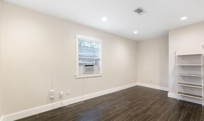 Building Photo - 11542 Brunswick Ave