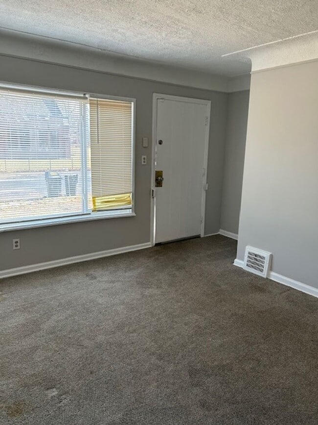 Building Photo - 18025 Bentler St