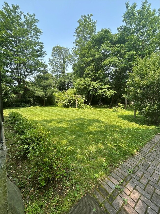 Building Photo - 161 Copiague Pl