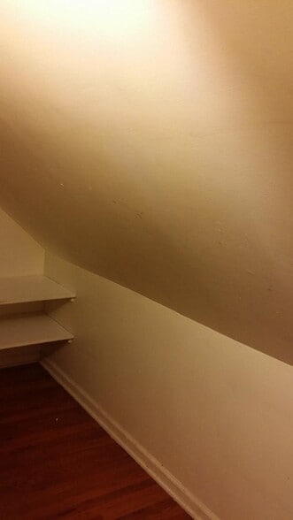 Building Photo - 1417 W Short Ave