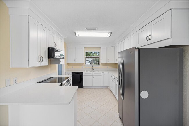 Building Photo - 349 Primrose Cir