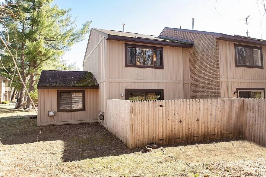 Building Photo - 82 Crestwood Ter