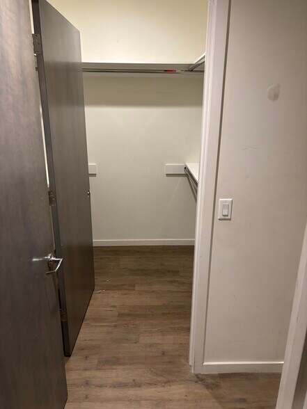 Building Photo - 4600 Coldwater Canyon Ave