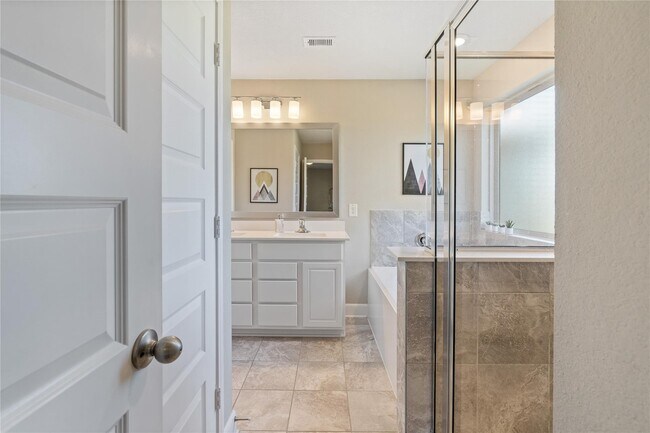 Building Photo - 1853 Commons Hill Ln