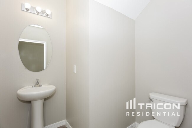 Building Photo - 2012 Broad Winged Hawk Dr