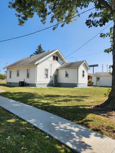 Building Photo - 2213 N Roosevelt Ave