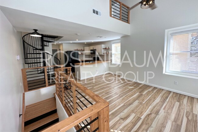 Building Photo - Stylish 3-story townhome in The Gardens Co...