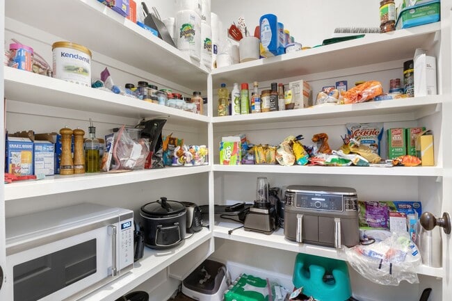 Building Photo - 3 Bedroom Inglewood Home