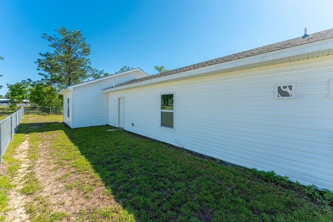 Building Photo - 3 bedroom 2.5 bathroom