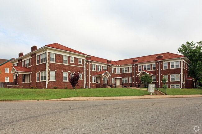 Building Photo - Highfill Court & East Drive Apartments
