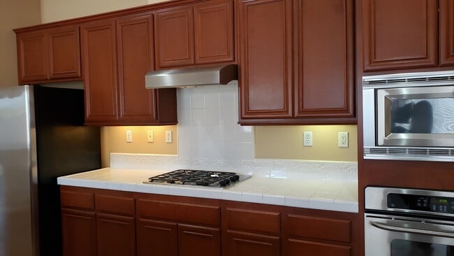 Building Photo - Beautiful Traditions Single Story Home is Centrally Located Near Shopping/101 Frwy