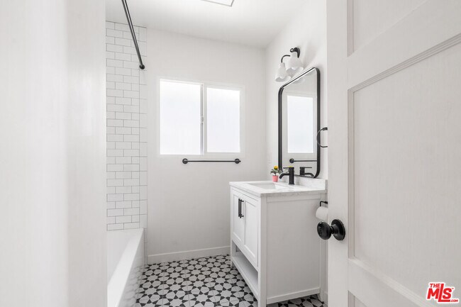 Building Photo - 4824 La Canada Blvd