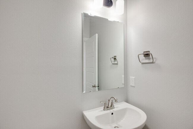 Building Photo - This gorgeous 3 bedroom, 2.5 bath townhome is 1440 square feet of HOME!