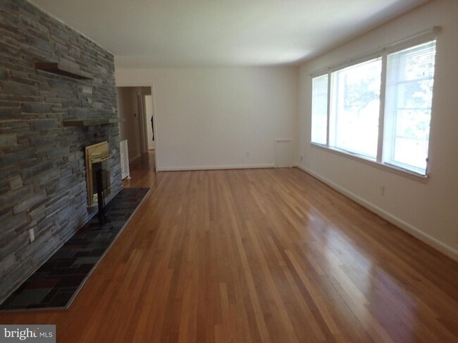 Building Photo - 7515 Granada Dr