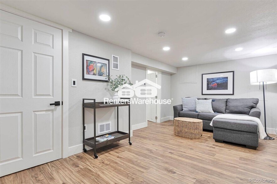 Building Photo - 1724 W 40th Ave