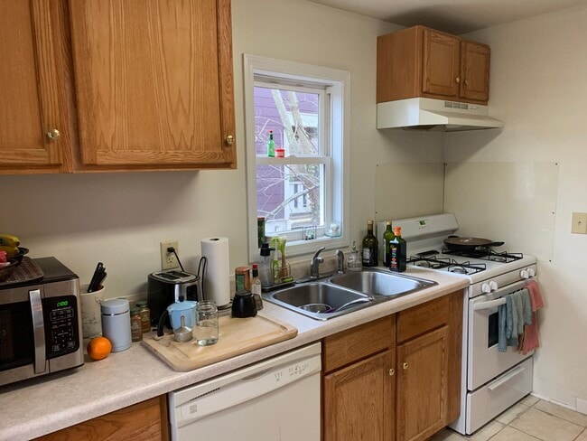 Building Photo - 1 bedroom, 1 bath home - Available August 2026!