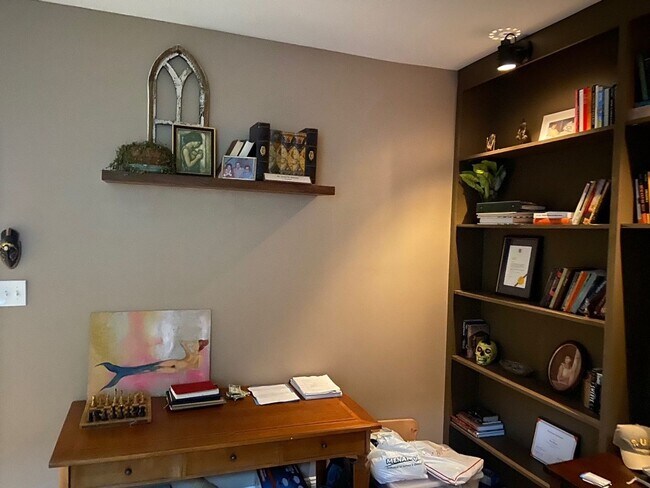 Building Photo - 3109 Broadway St