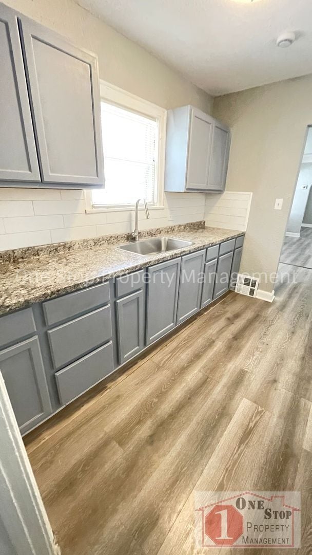 Building Photo - Beautiful 3 Bedroom 1.5 Bathroom in Kansas...