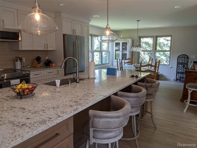 Building Photo - 5250 Bronco Dr