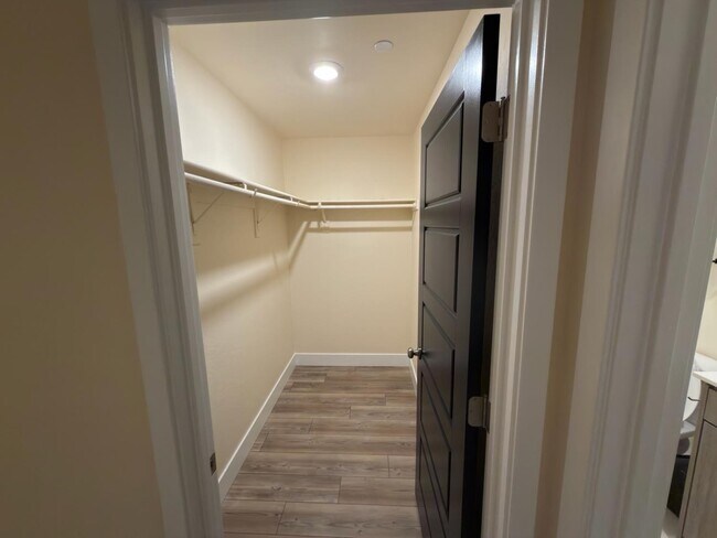 Building Photo - 2897 E Tamarind Dr