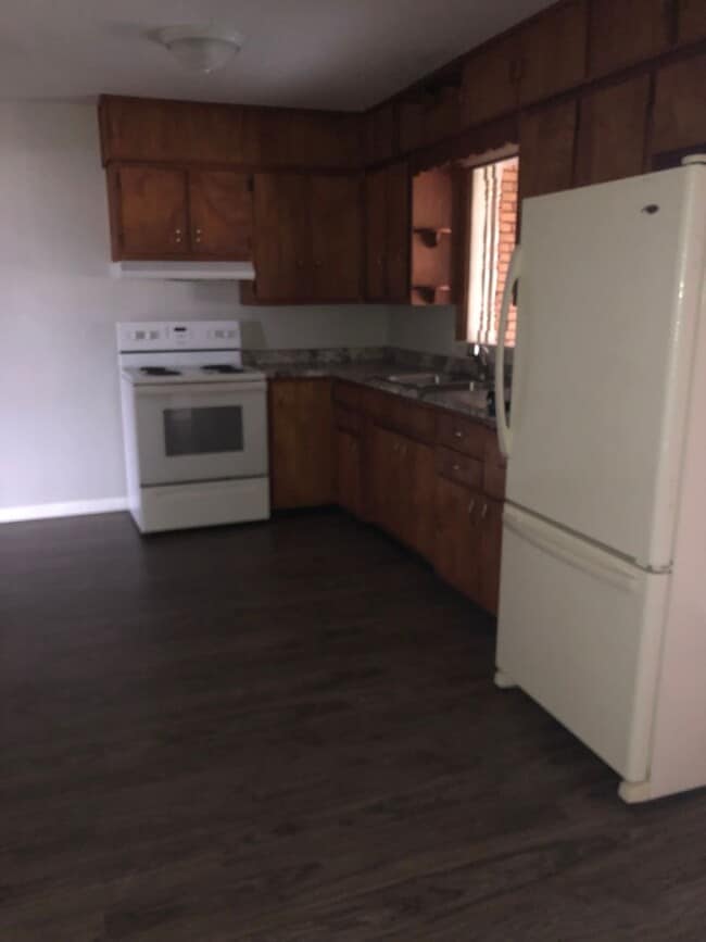 Building Photo - 3 Bedroom/1 Bath - Near Hoosier Park Racing and Casino