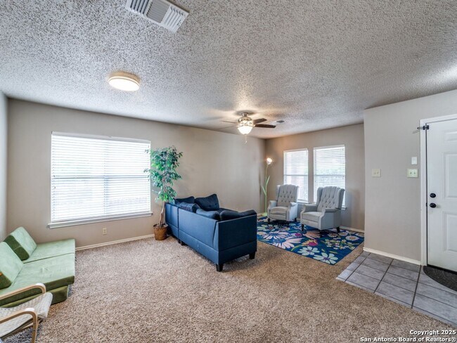 Building Photo - 3 Bedroom/2.5 Bath Northwest Crossing Subd...