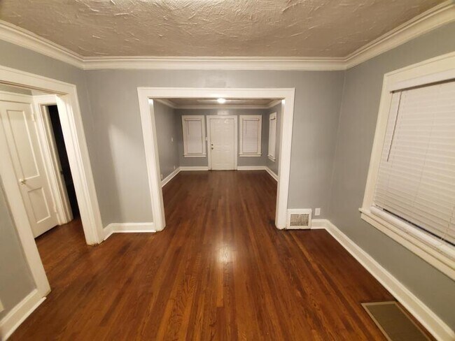 Building Photo - 1192 E 66 St