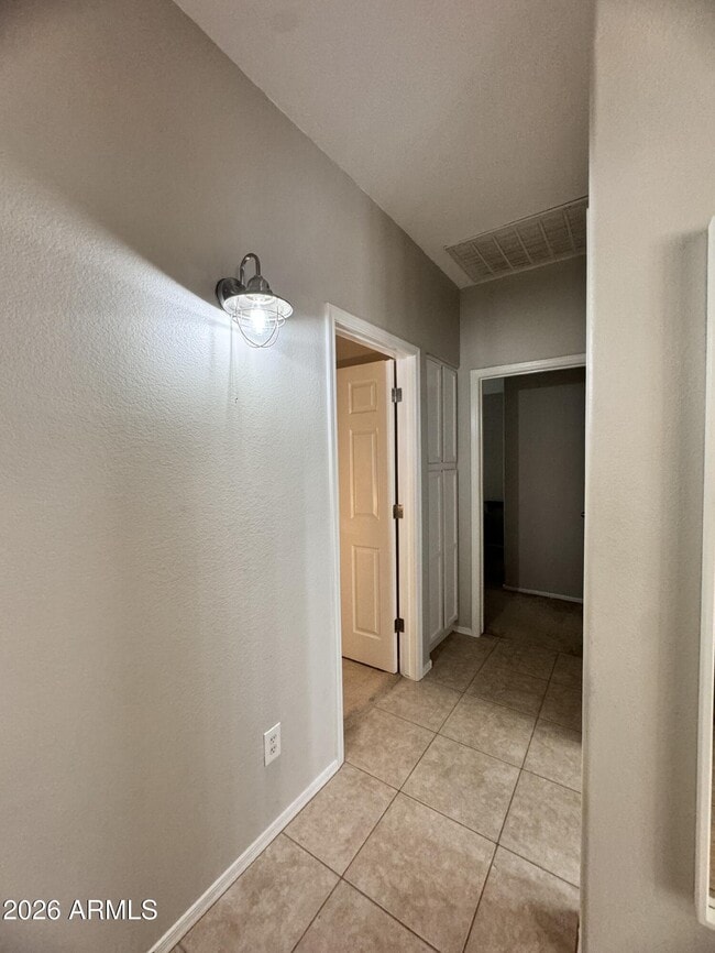 Building Photo - 1461 S Cholla Pl