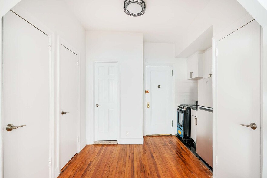 Building Photo - 444 W 48th St