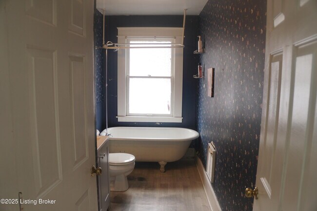 Building Photo - 226 W Burnett Ave