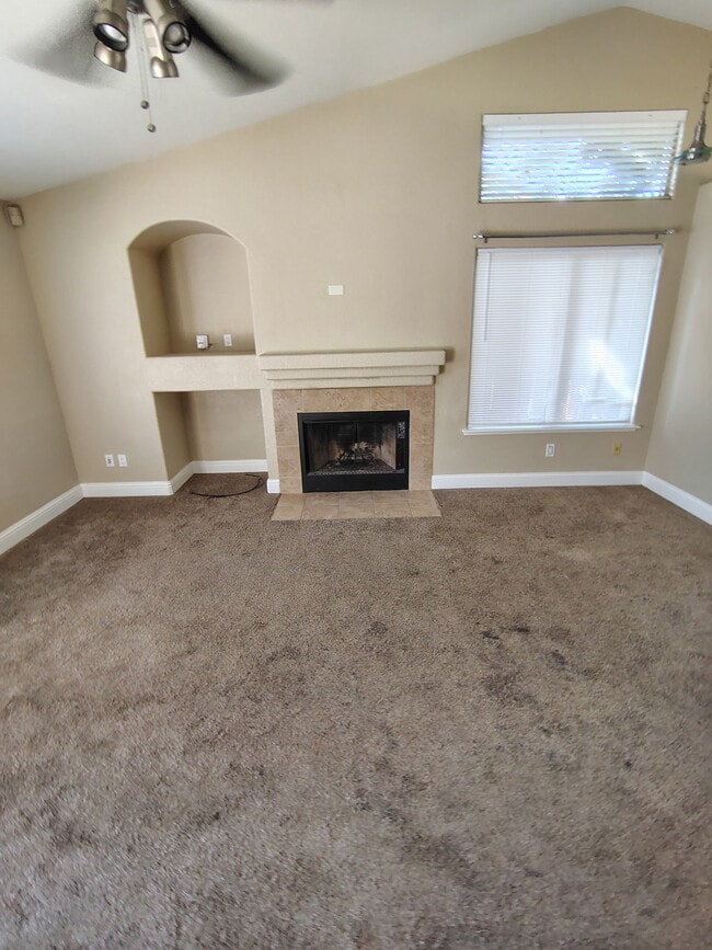 Building Photo - 4485 N Olive Ave