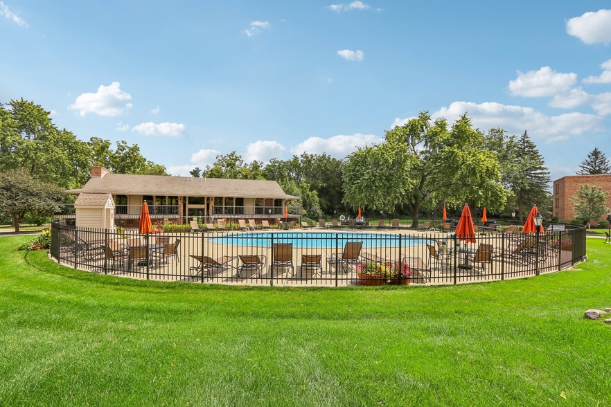 Sundeck - Serafino Square Luxury Apartments