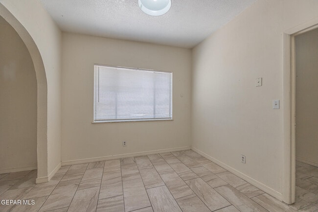 Building Photo - 3329 Running Deer Dr