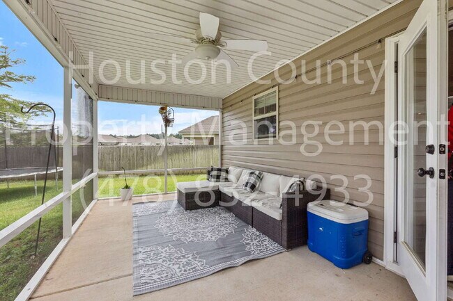 Building Photo - "Charming 3-Bedroom Home with 2 Full Baths...