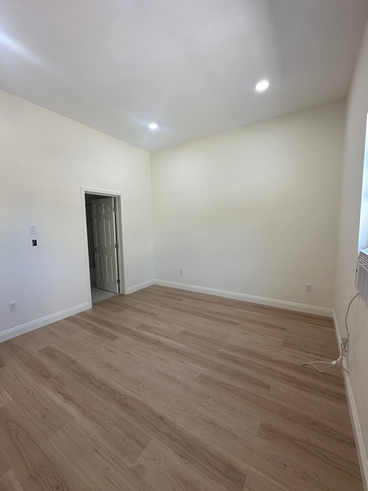 Building Photo - 1223 Elden Ave