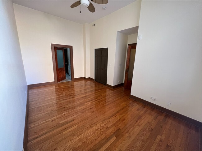 Building Photo - 26 E Downer Pl