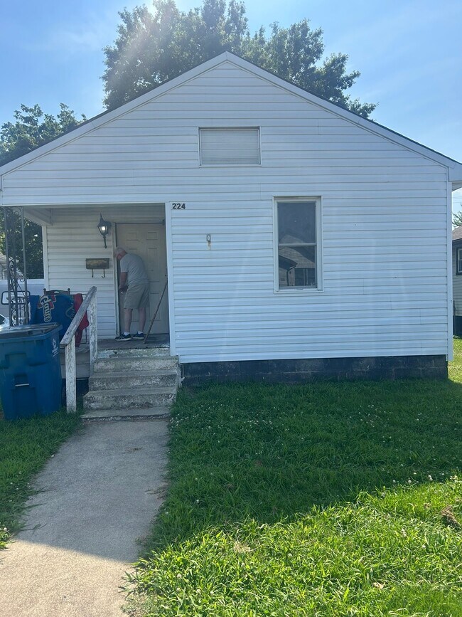 Building Photo - 224 Lincoln Ave