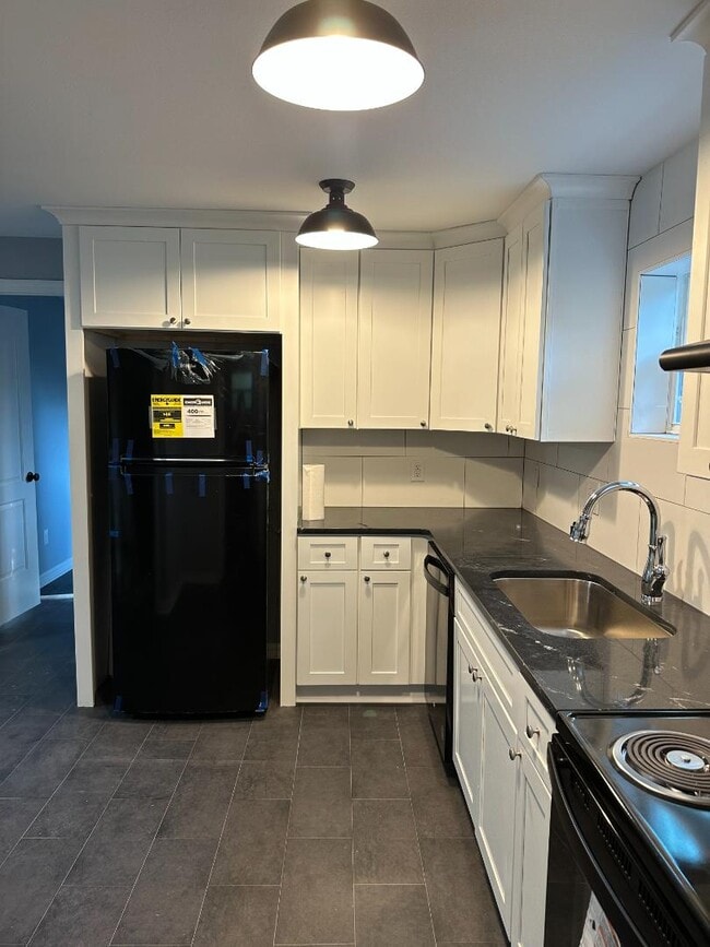 Building Photo - 105 N Davis St